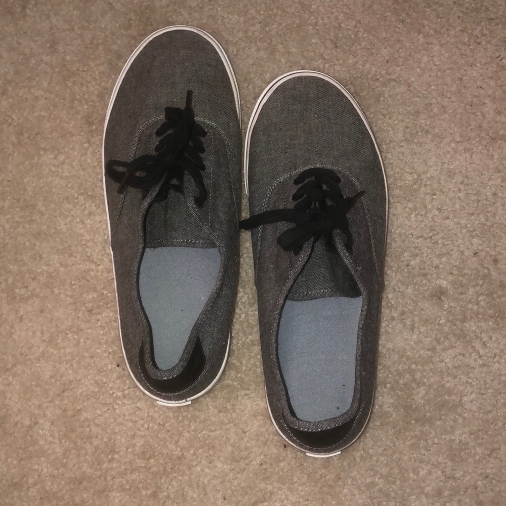 Old Navy stylish men’s sneakers. Size 10